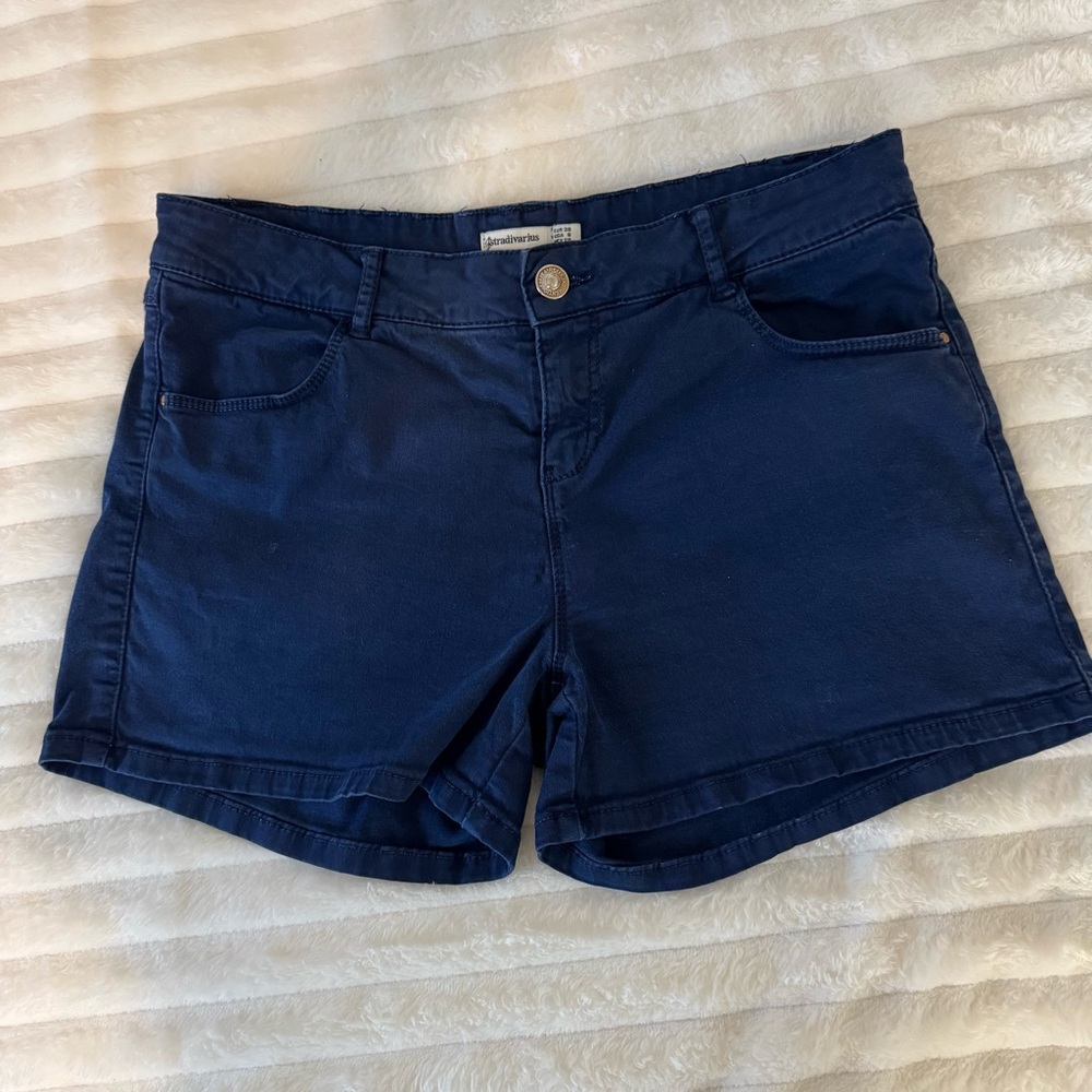 ⭐️Stradivarius Navy Blue Stretch Denim Shorts Size 6⭐️3/$25